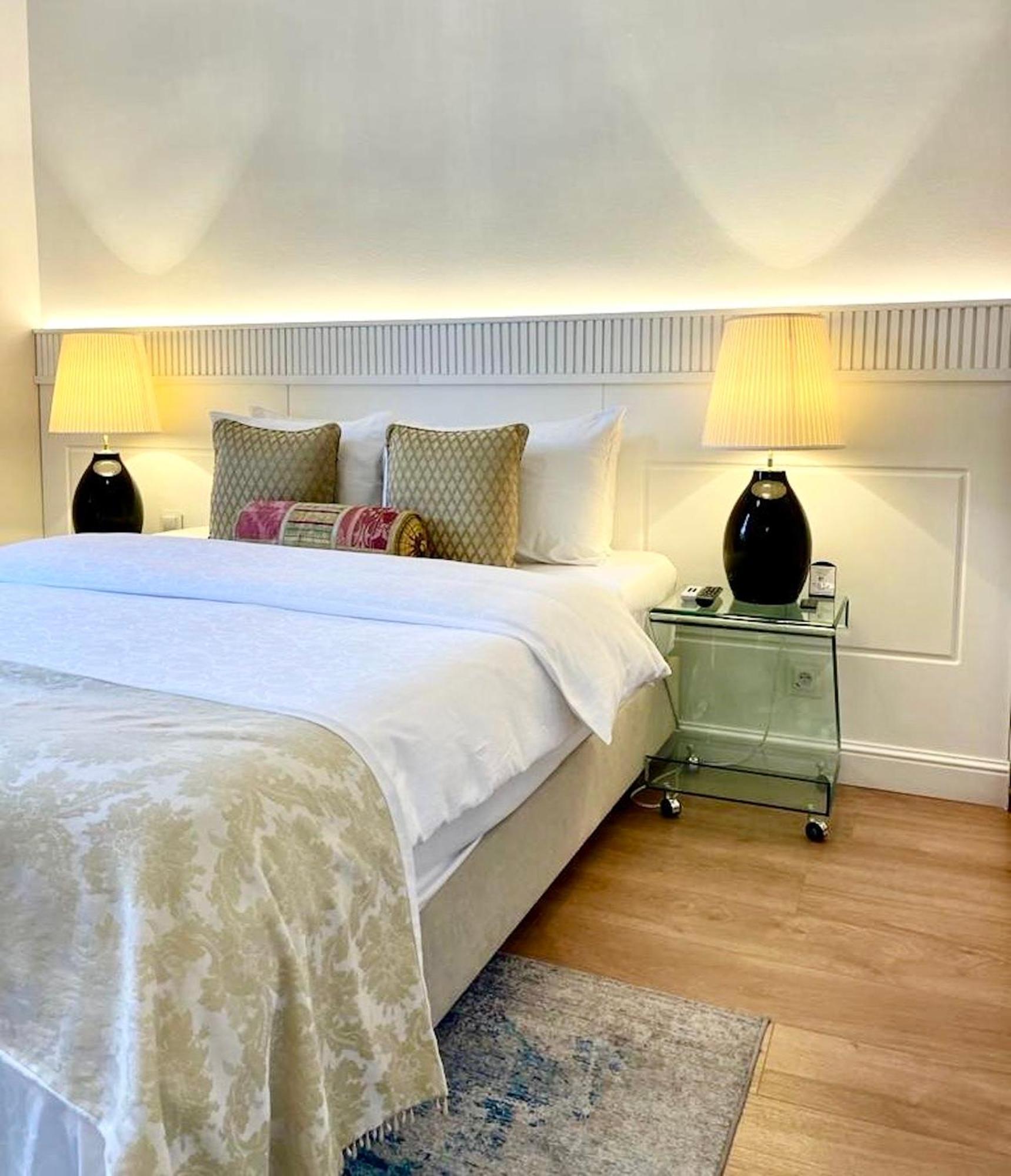 Mondrian Luxury Suites & Apartments Market Square I Warsaw Room photo